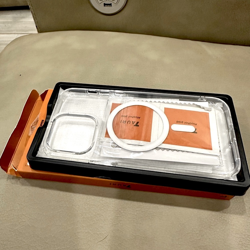 iPhone 14 Pro Max 5 piece case- Clear NWT
